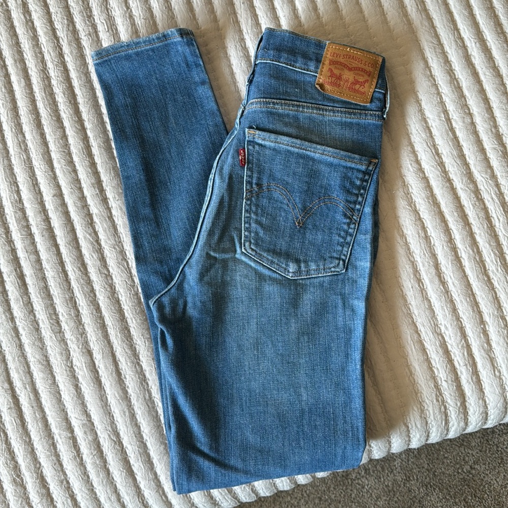 High Rise Levi Denim Jeans (Mile High Super Skinny)